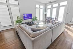 Houston Townhome w/ Skyline Views & Rooftop Patio - Image 3