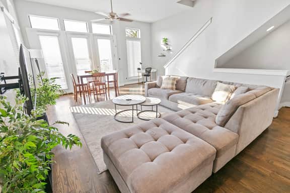 Houston Townhome w/ Skyline Views & Rooftop Patio - Image 2
