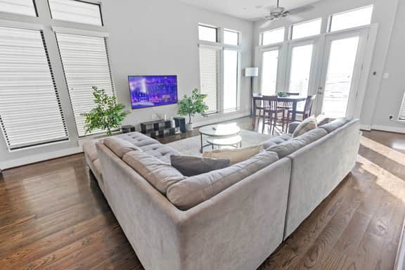 Houston Townhome w/ Skyline Views & Rooftop Patio - Image 3