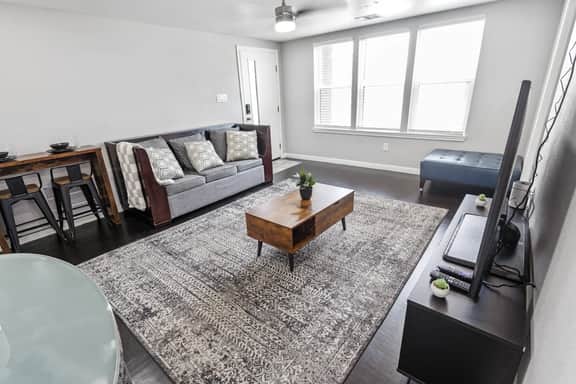 Third Ward 4 Units, 2BR Each | Sleeps 20 - Image 4